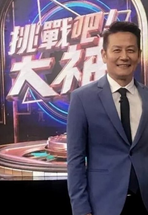 丰满白嫩广东骚人妻美少妇与秃顶老外同事偸情啪啪无套内射耶耶叫个不停 - 太乙电影海报